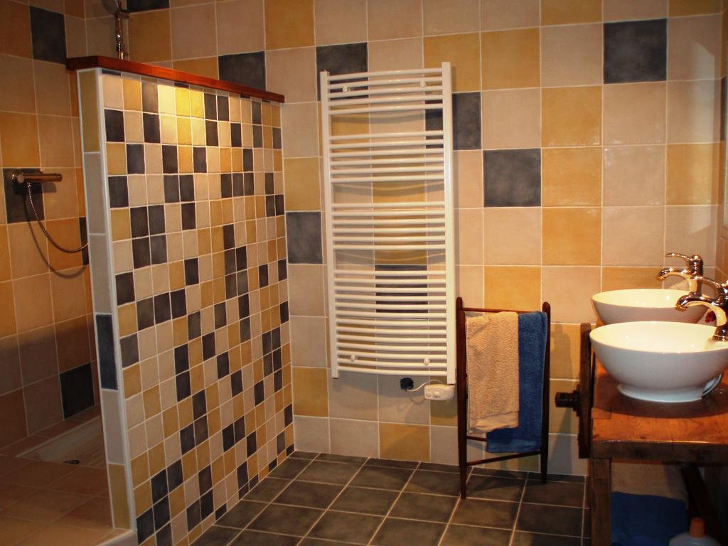A La Mare Du Vieux Chene Bed & Breakfast Bellegarde-Poussieu Rom bilde